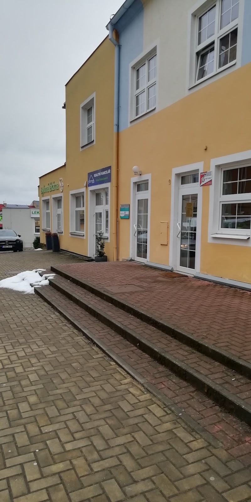 Cheb, Ordinace praktického lékaře pro dospělé - foto 1