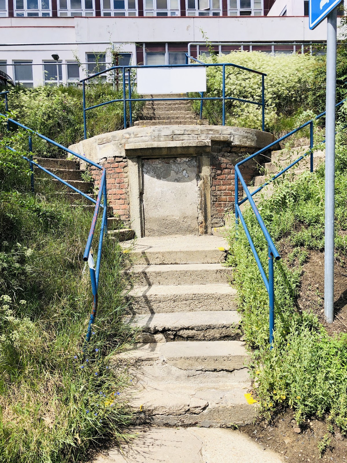 Praha 8-Libeň, Klinika infekčních, parazitárních a tropických nemocí při Nemocnici Na Bulovce - foto 6