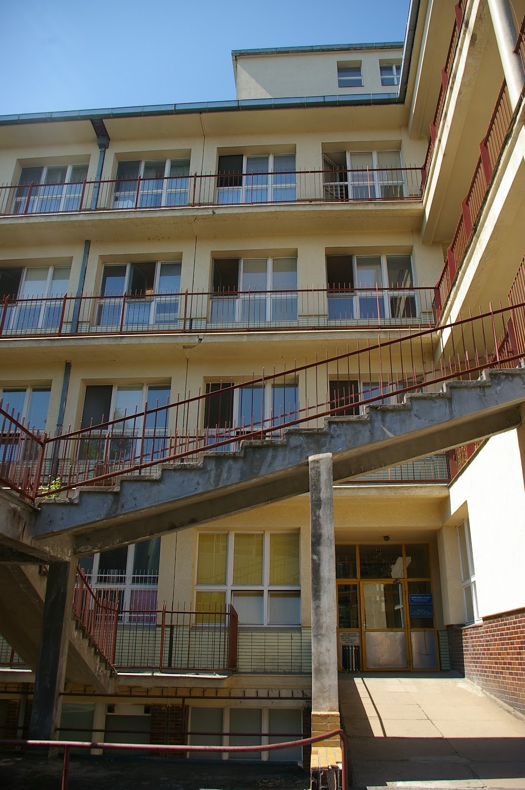 Praha 8-Libeň, Klinika infekčních, parazitárních a tropických nemocí při Nemocnici Na Bulovce - foto 7